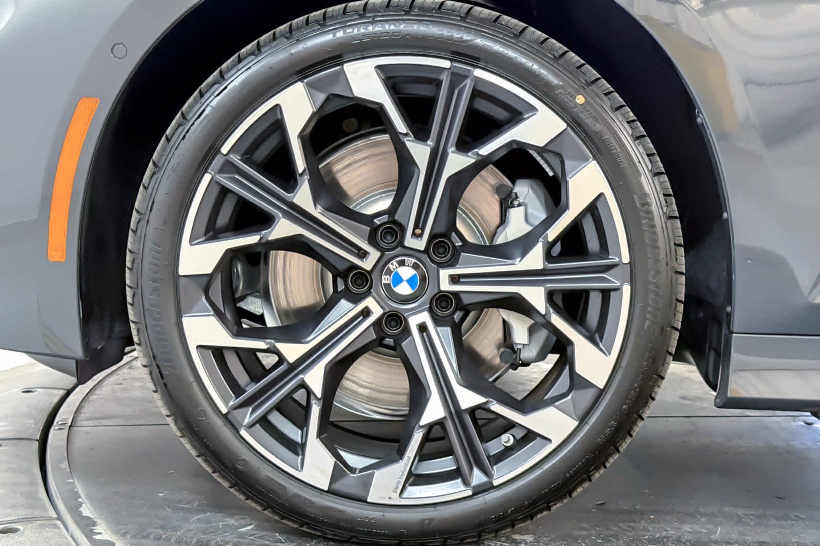New 2026 Dravit Grey Metallic BMW 330i xDrive image 24