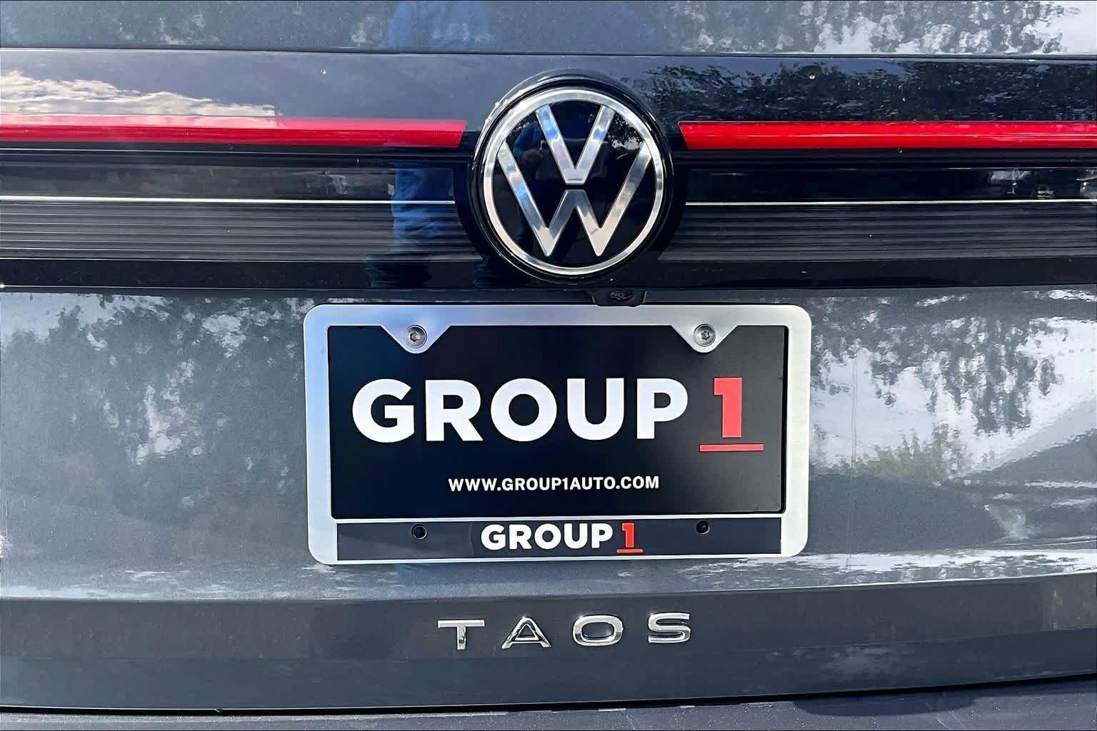 New 2026 Platinum Gray Metallic Volkswagen 1.5T SE image 14