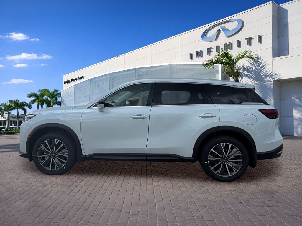 New 2027 RADIANT WHITE INFINITI Luxe FWD image 4