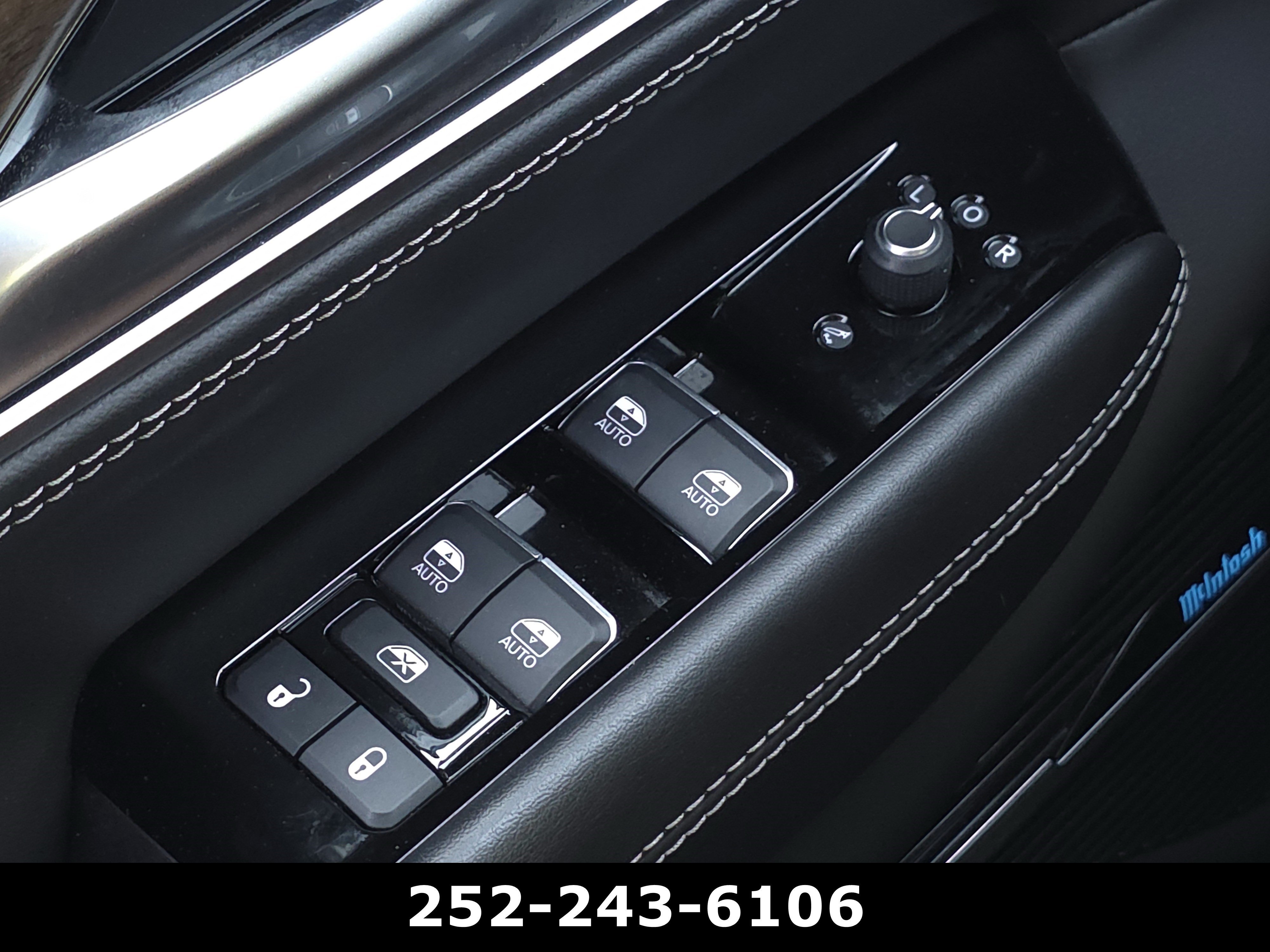 Used 2022 Diamond Black Crystal Pearlcoat Jeep Series II image 22