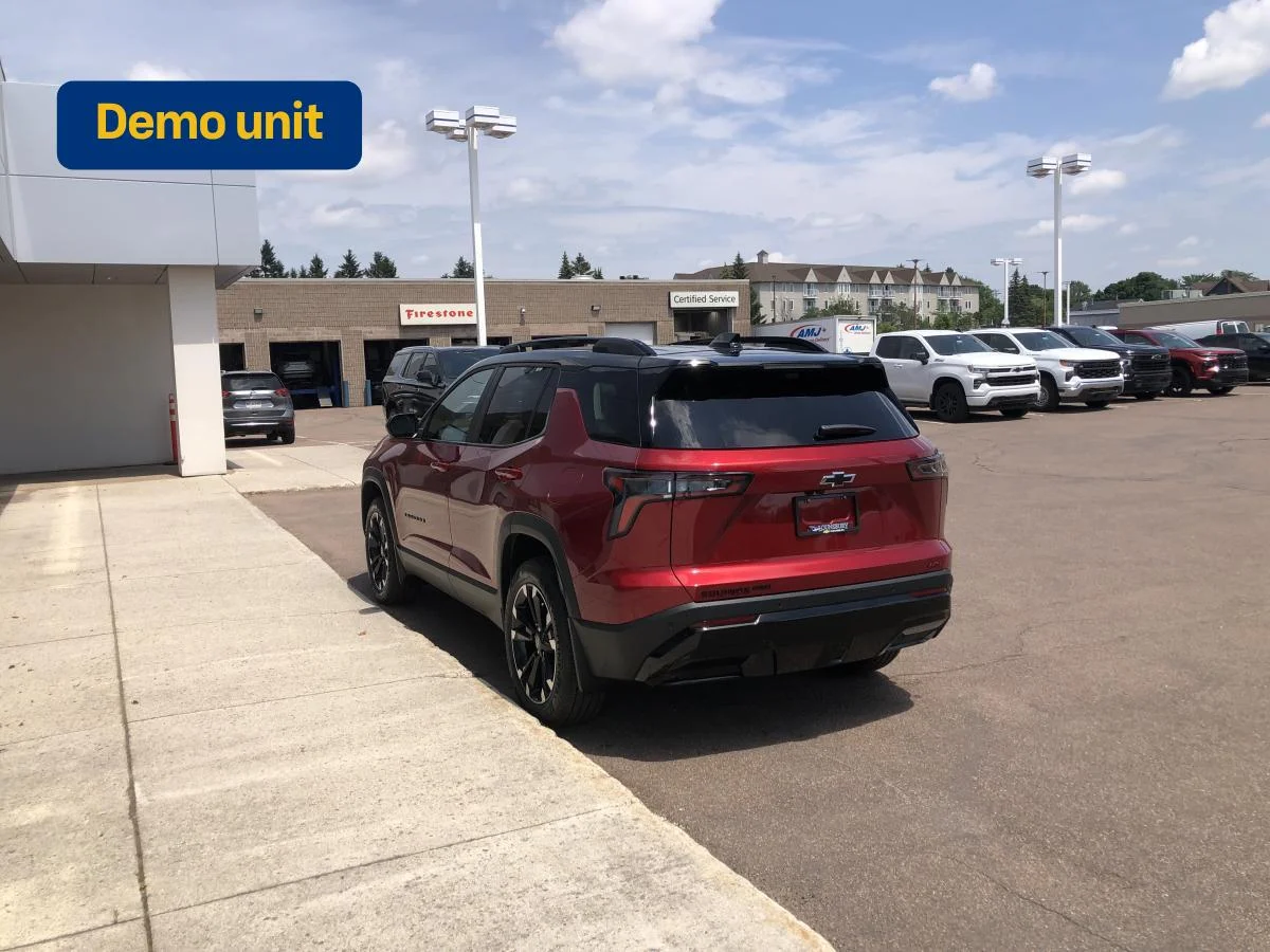 Used 2027 Red Chevrolet Awd 4dr Rs image 6