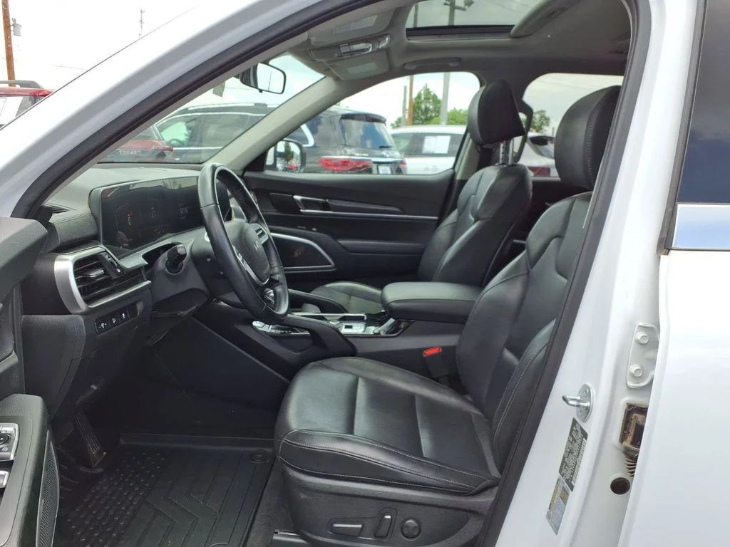 Used 2024 Glacial White Pearl Kia S image 27