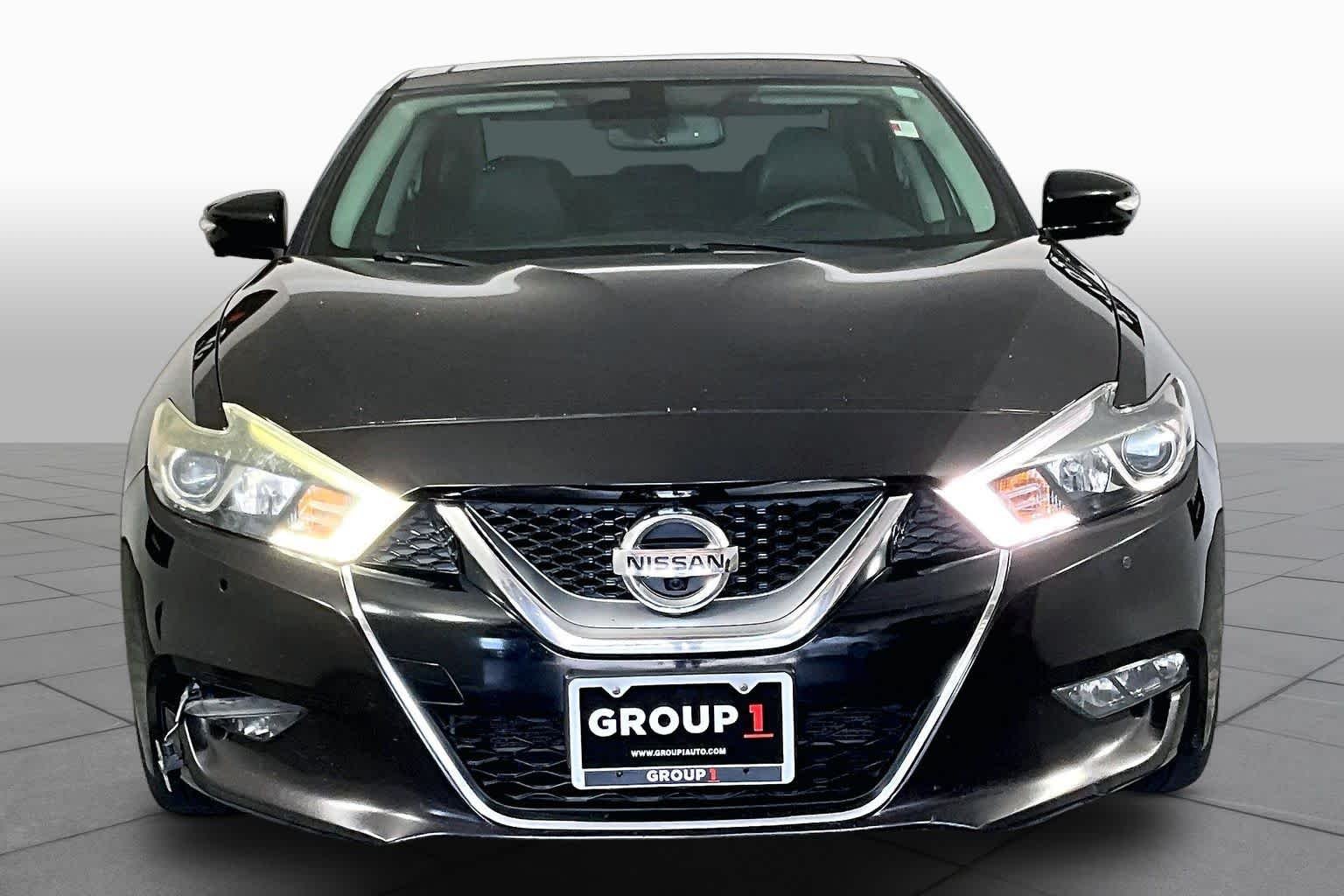 Used 2016 Bordeaux Black Nissan 3.5 Platinum image 4