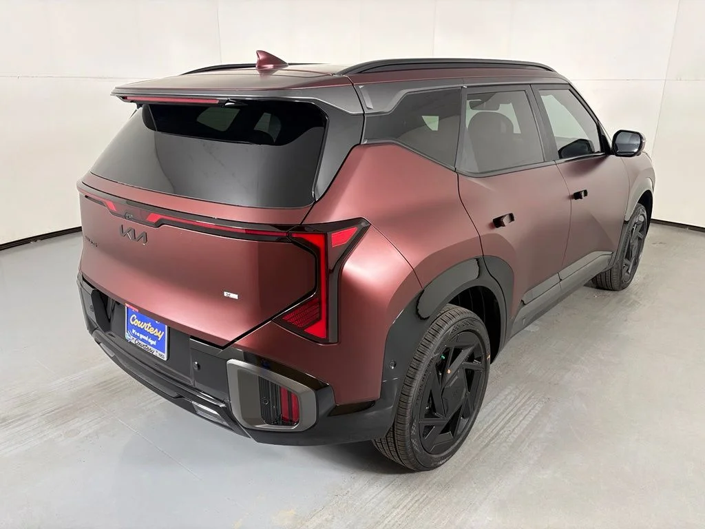 New 2027 Magma Red Matte Kia X-Line SX image 8