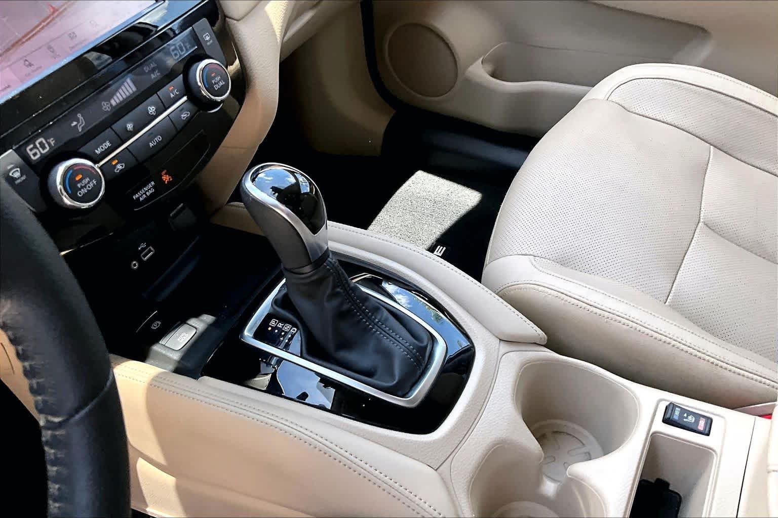 Used 2020 Pearl White Tricoat Nissan SL image 17