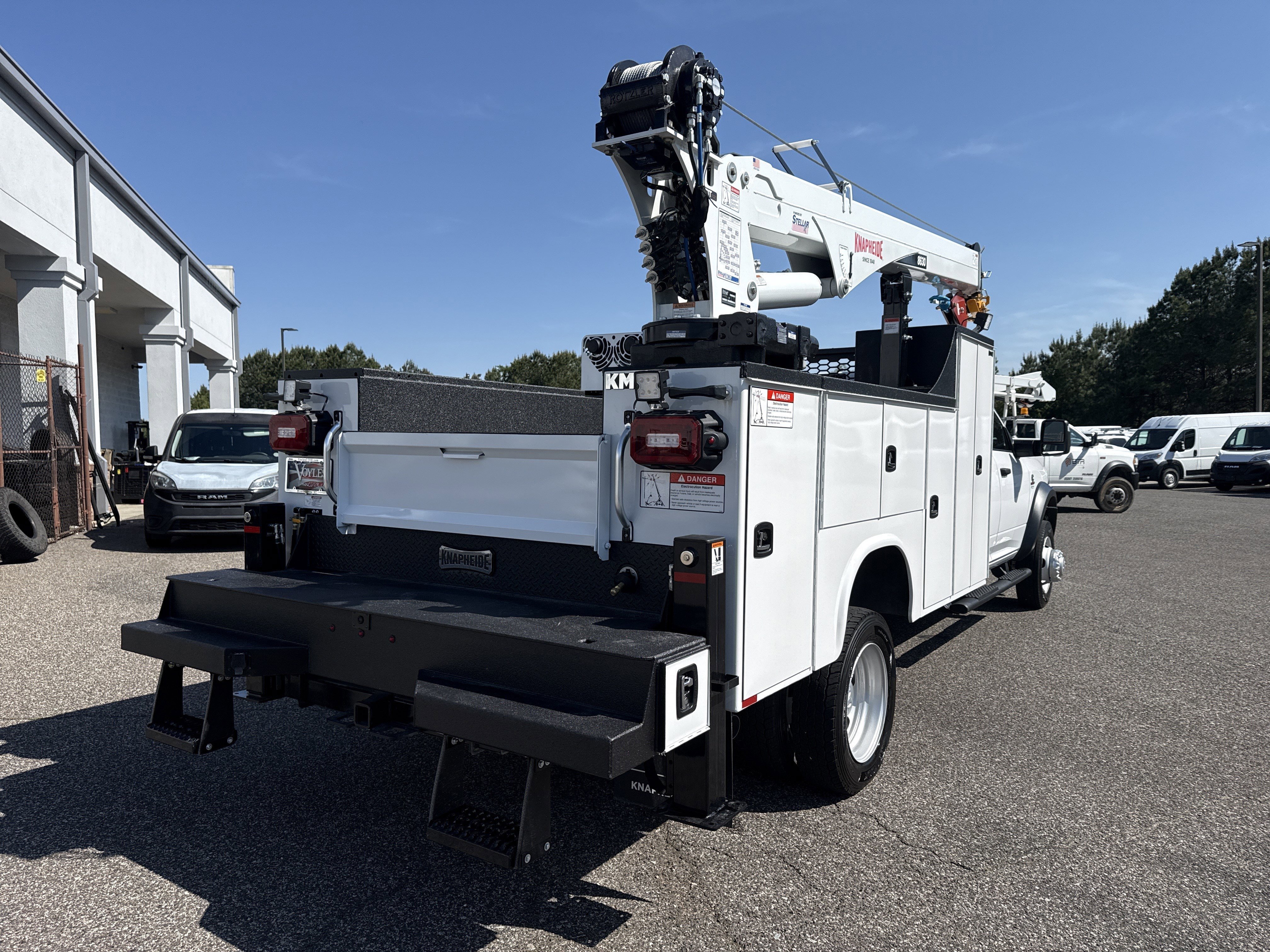 New 2026 Bright White Clear-Coat Exterior Paint RAM Tradesman image 9