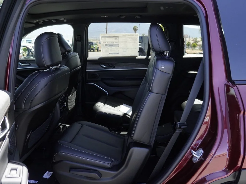 New 2026 Velvet Red Pearl-Coat Exterior Paint Jeep Limited image 19