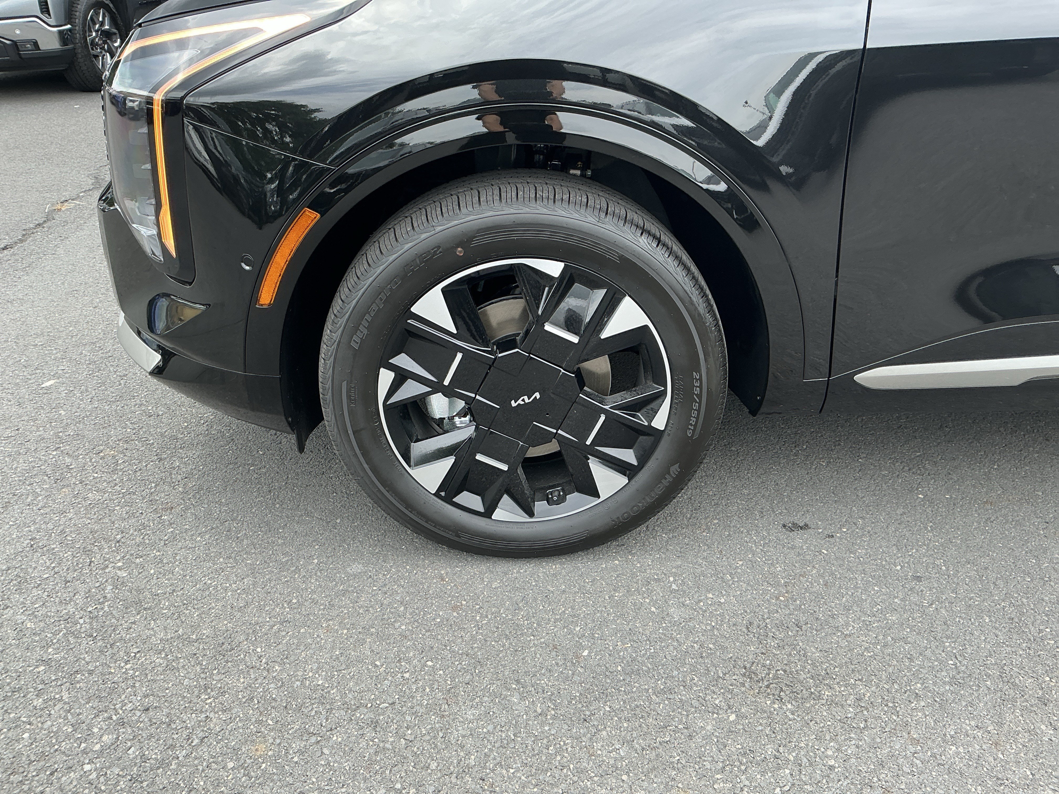 New 2027 Fusion Black Kia SX Prestige image 9
