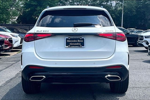 Certified Used 2024 White Mercedes-Benz GLC 300 image 3