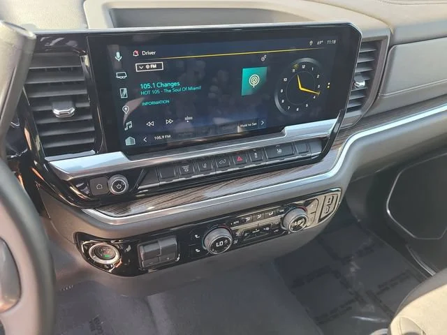 Used 2025 Summit White Chevrolet LT image 12