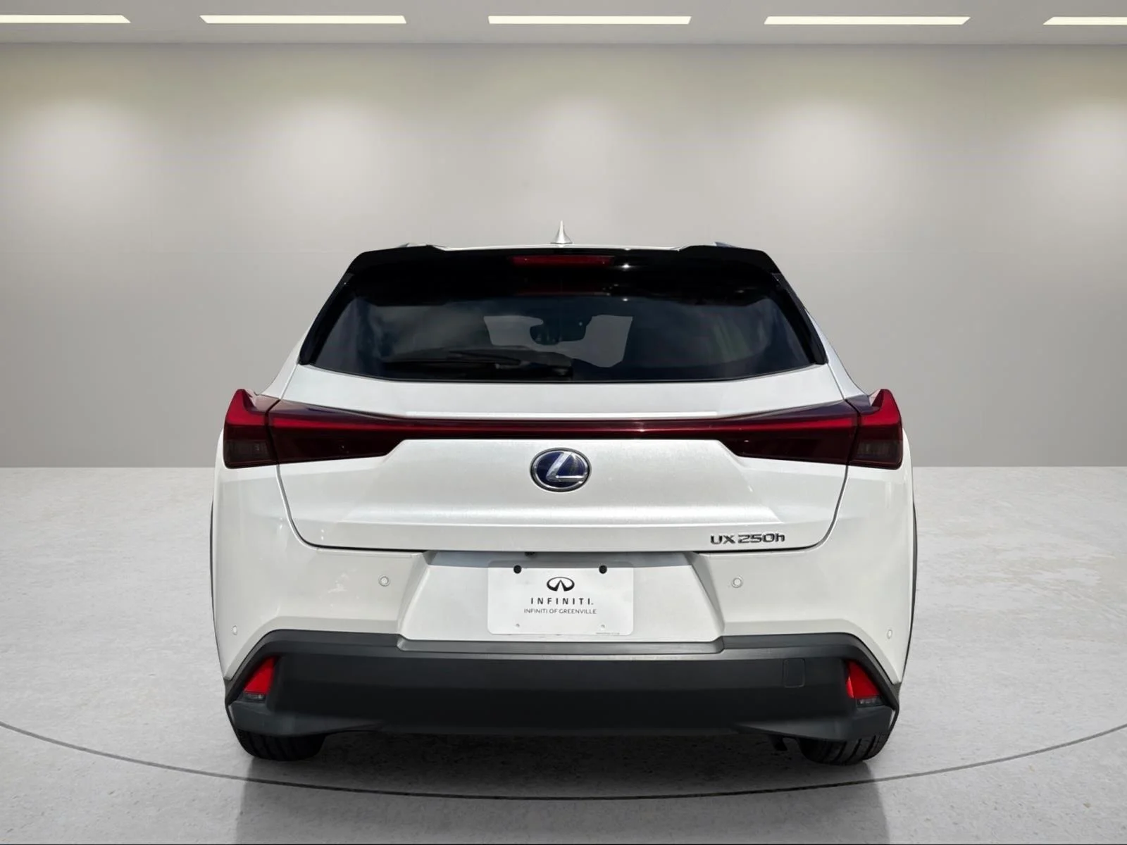 Used 2020 Eminent White Pearl Lexus UX 250h image 4