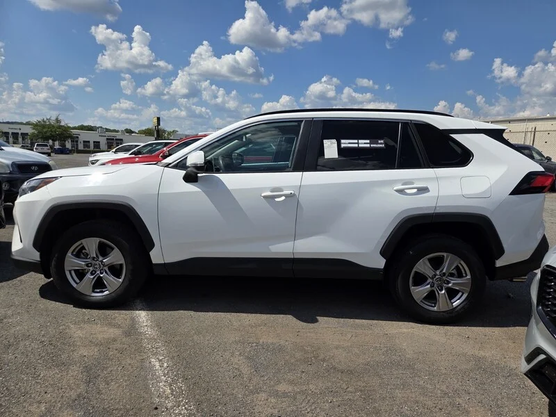 Used 2025 Ice TOYOTA XLE image 2