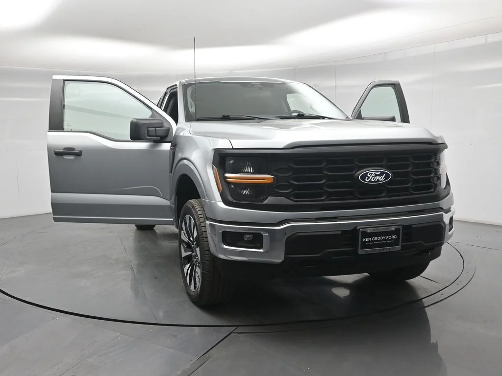 Used 2024 Silver Ford XL image 28