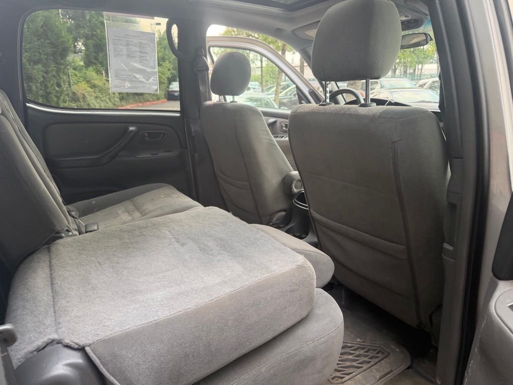 Used 2006  Toyota  image 18