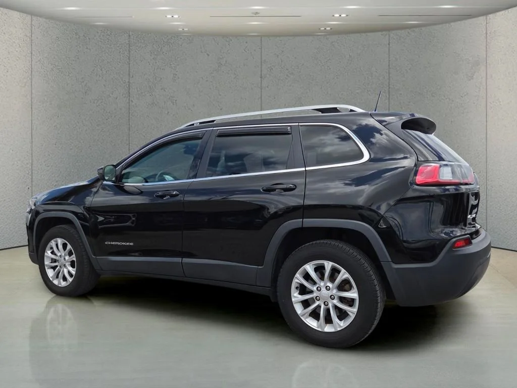 Certified Used 2019 Diamond Black Crystal Pearlcoat Jeep Latitude image 7