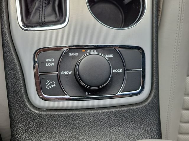Used 2018 Bright White Clearcoat Jeep Limited image 27