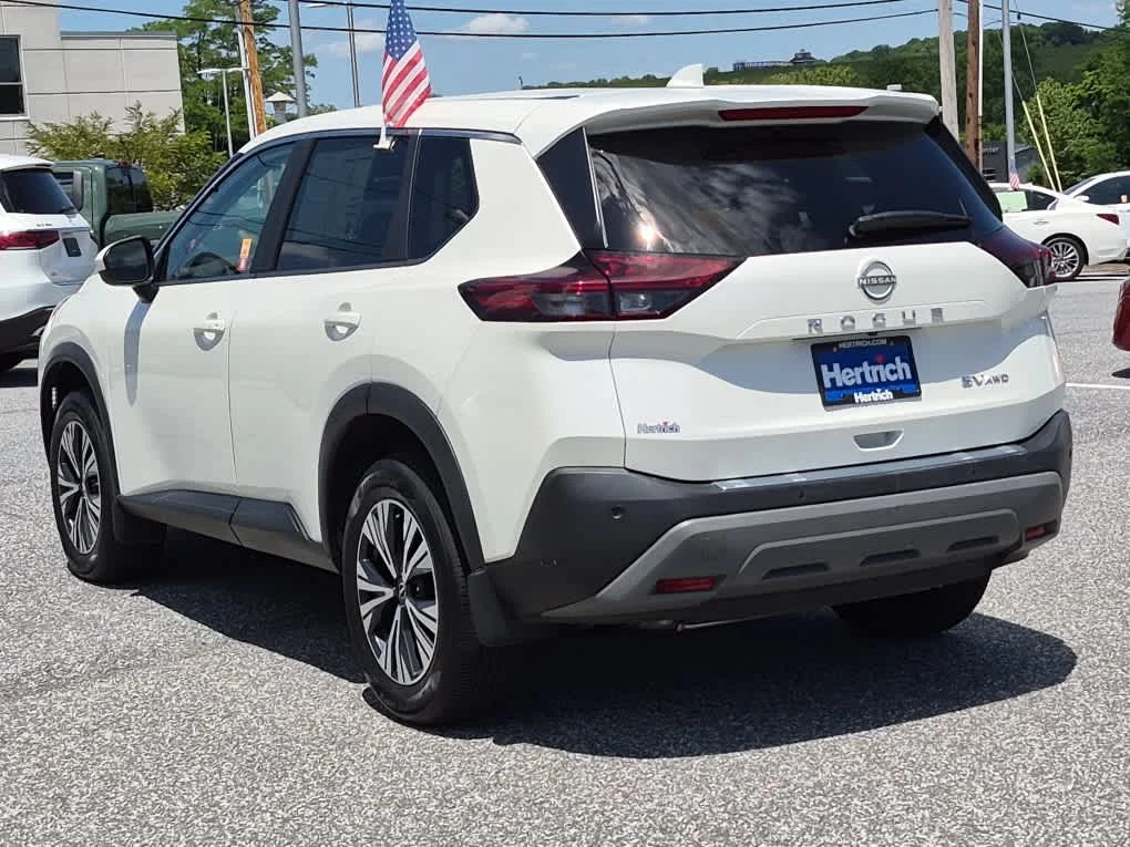 Used 2023 Pearl White Tricoat Nissan SV image 4