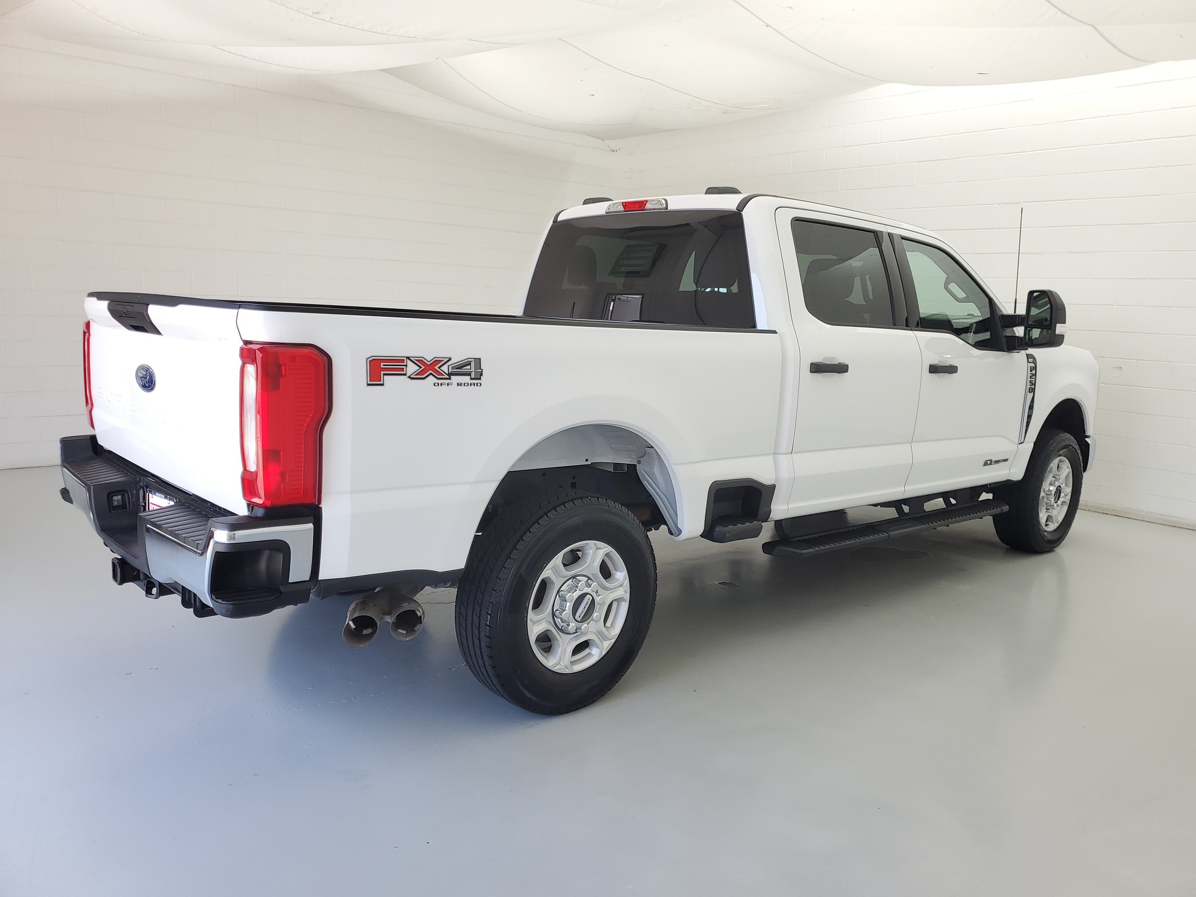 Used 2025 Oxford White Ford XLT image 5