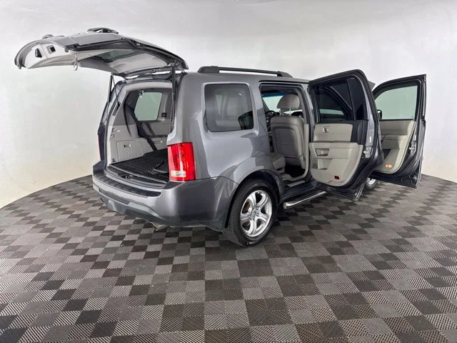 Used 2015 Gray Honda EX-L image 25