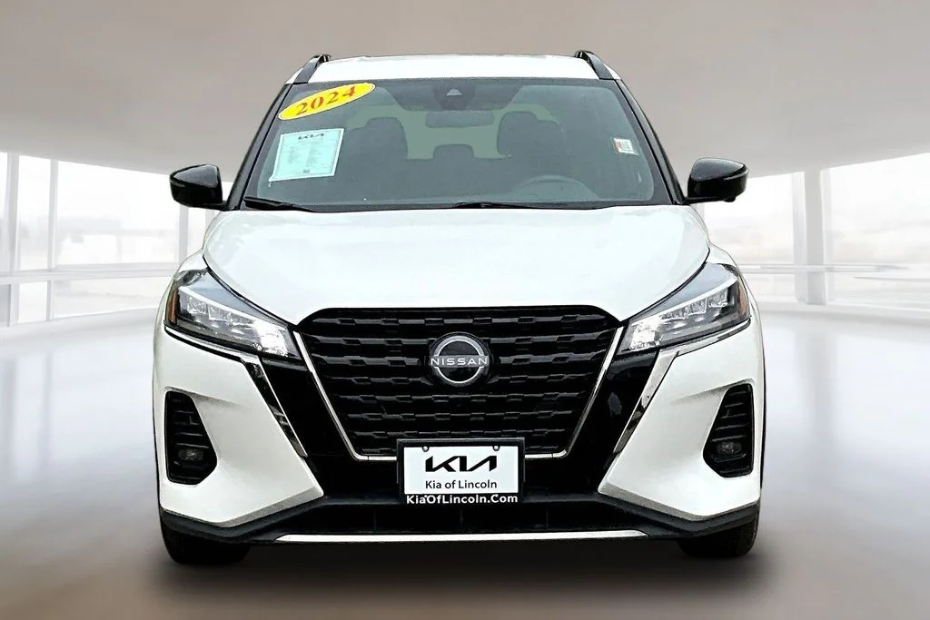 Used 2024 Aspen White Tricoat Nissan SR image 2