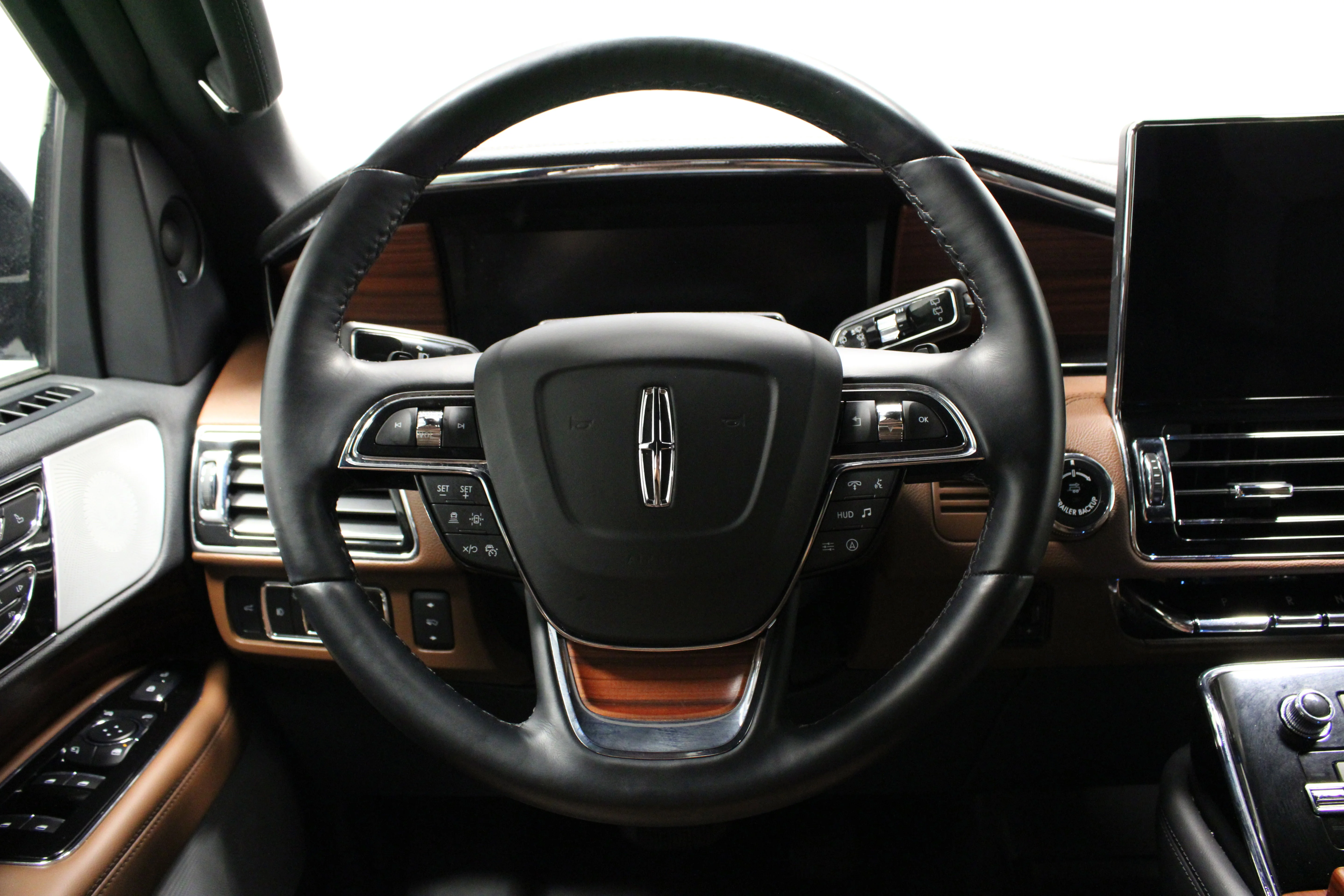 Used 2024 Gray Metallic Lincoln Reserve image 24