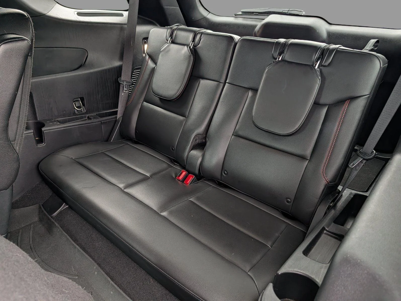 Used 2022 Star White Metallic Tri-Coat Ford ST-Line image 31