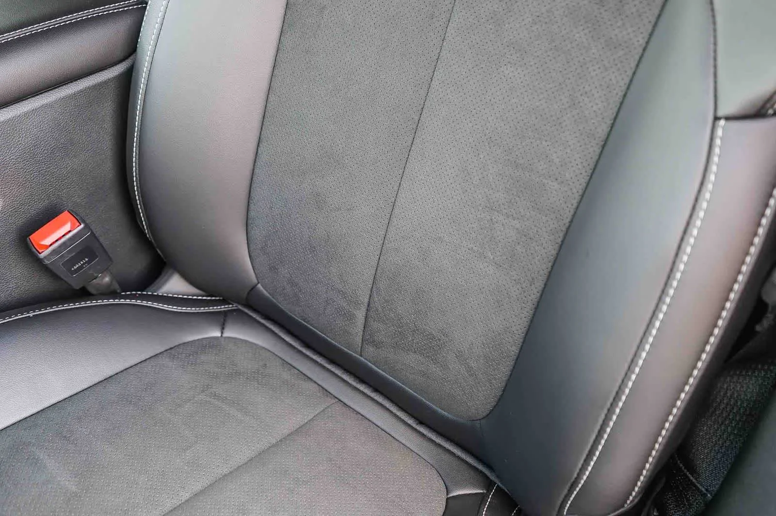 New 2026 Baltic Gray Metallic Clear-Coat Exterior Paint Jeep Laredo Altitude image 25