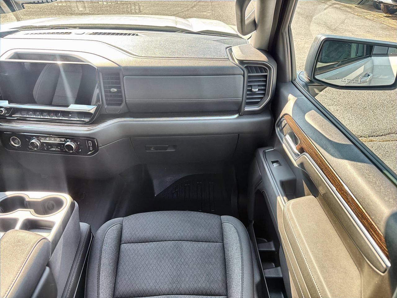 Used 2024 Summit White GMC Elevation image 24