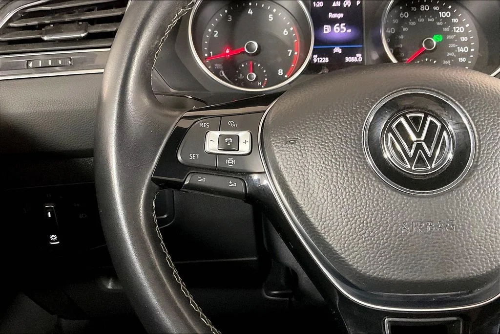 Used 2021  Volkswagen 2.0T SE R-Line Black image 18