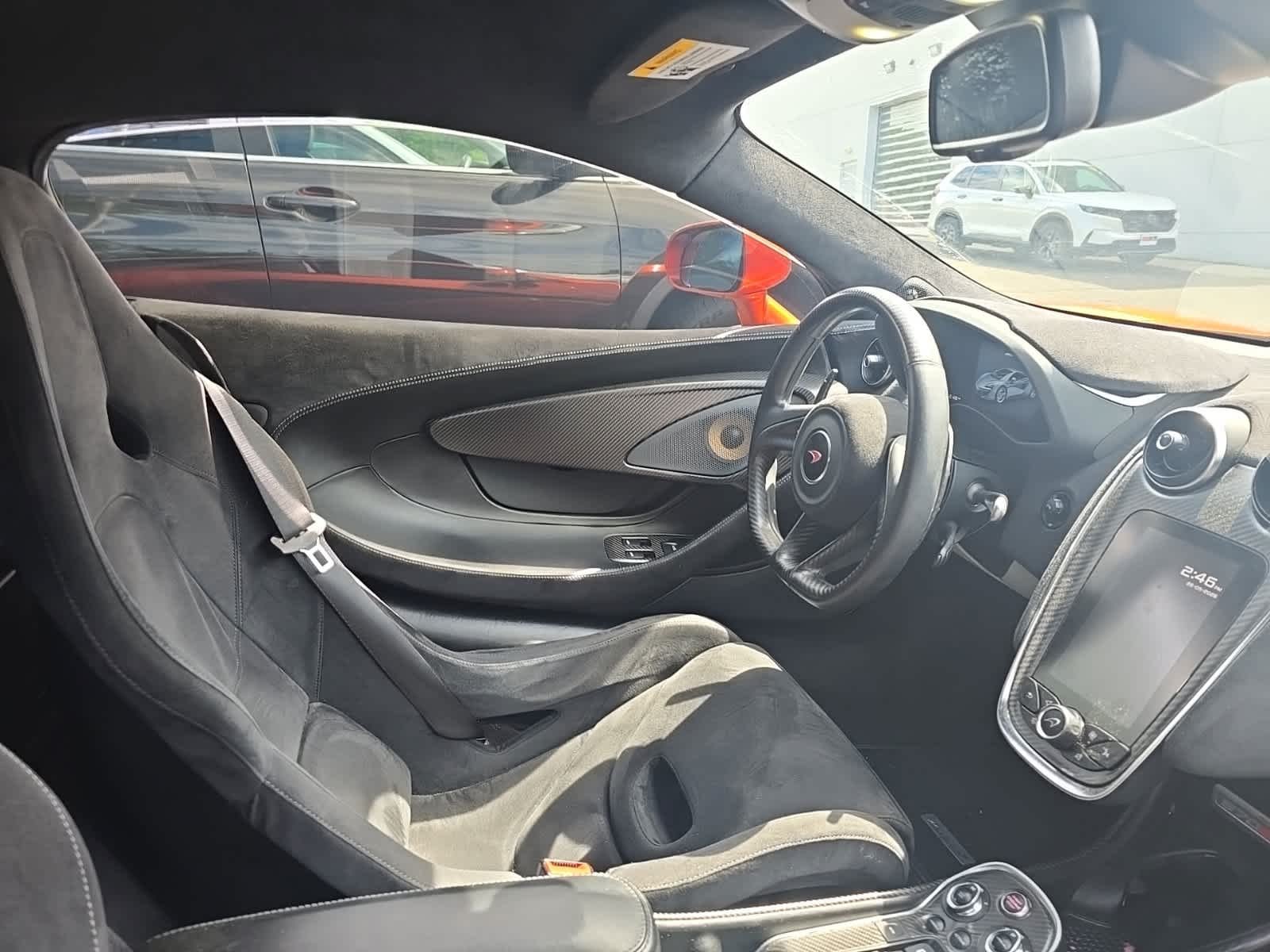 Used 2018  McLaren  image 10