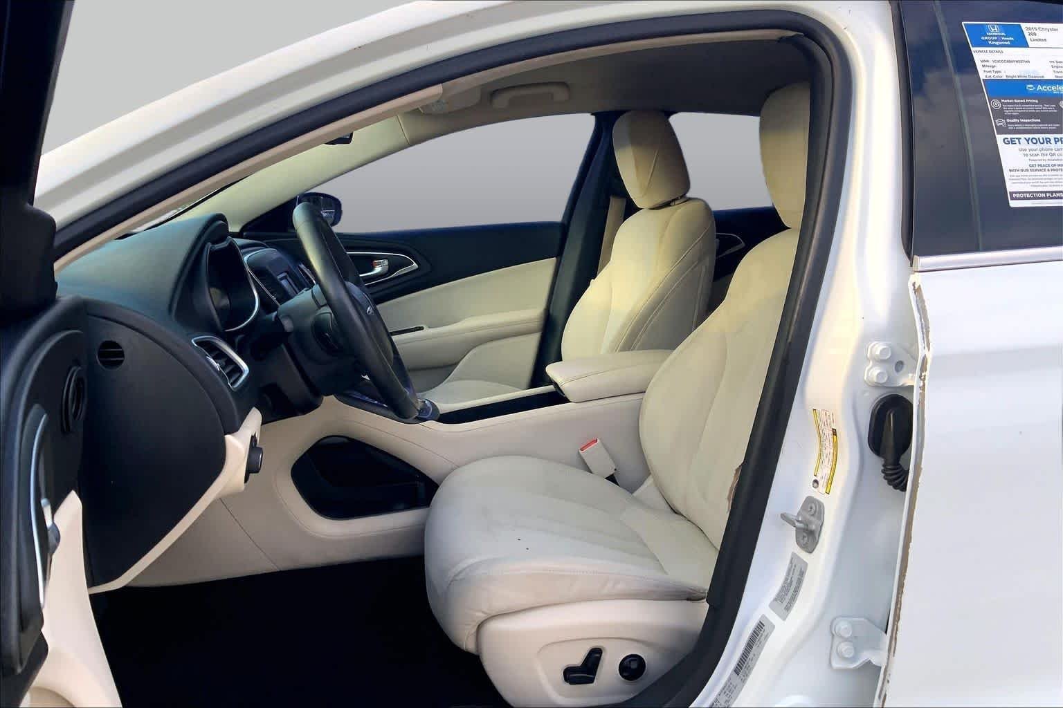 Used 2015 Bright White Clearcoat Chrysler Limited image 7