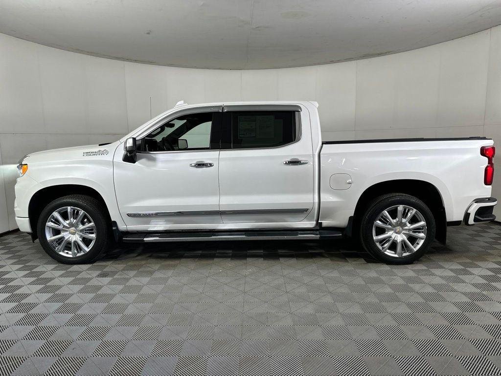 Used 2024 Pearl Chevrolet High Country image 24