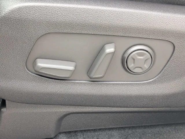 New 2027 Snow White Pearl Kia EX image 22
