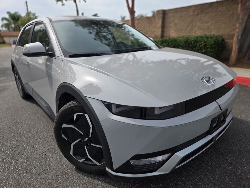 Used 2024 Gray Hyundai SEL image 1