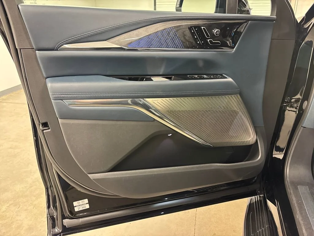 2025 Cadillac Escalade IQ Luxury 2 - Photo 21