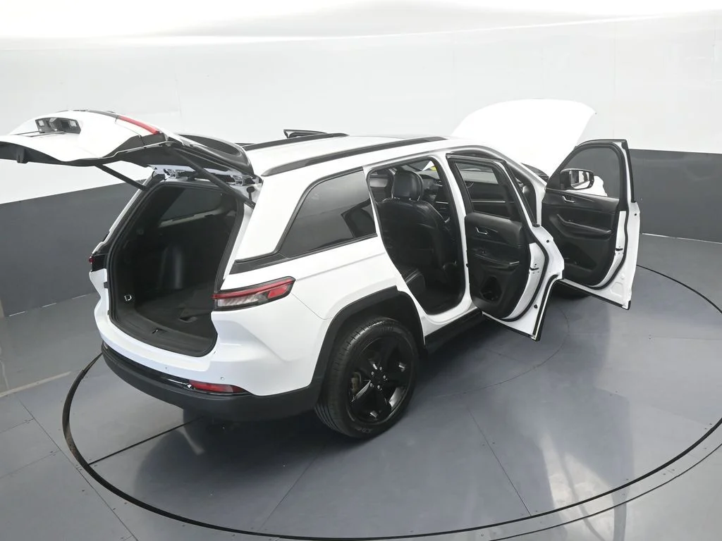 Used 2023 Bright White Clearcoat Jeep Altitude X image 67