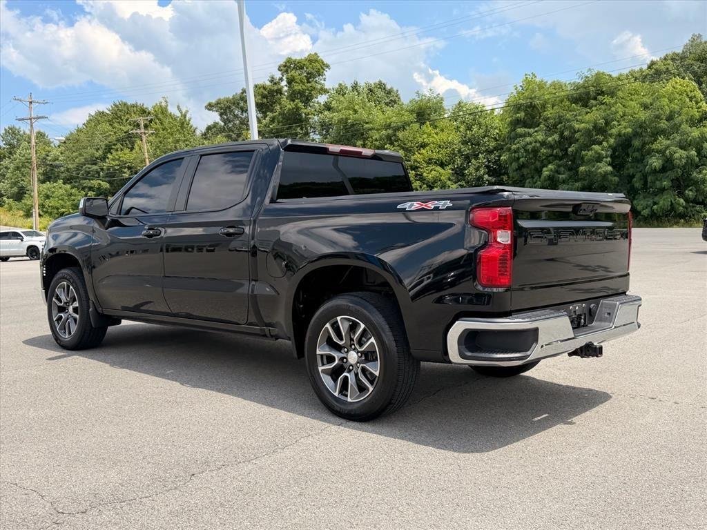 Used 2022 Black Chevrolet LT image 3