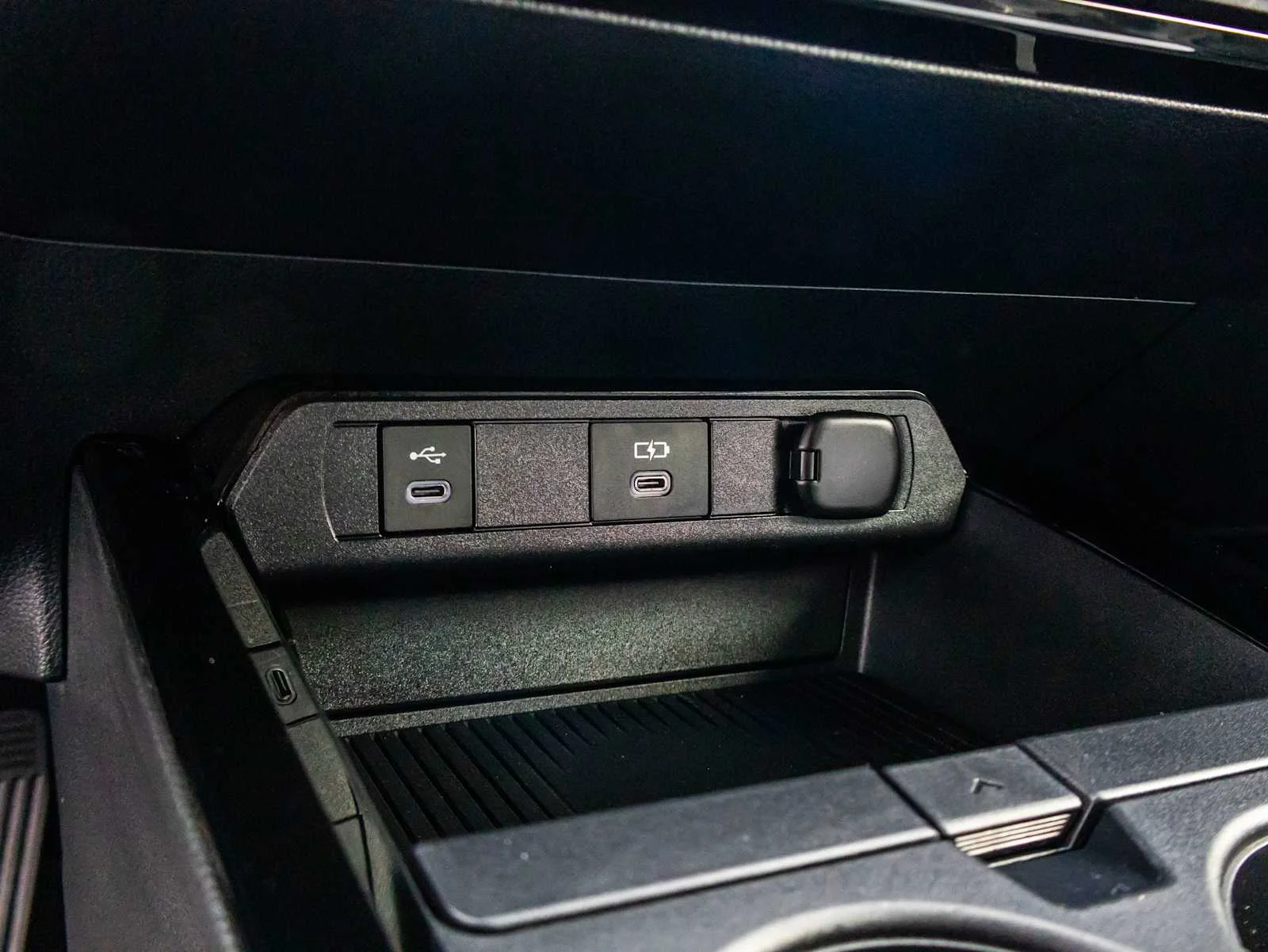 Used 2025 Guardian Gray Toyota XLE image 28