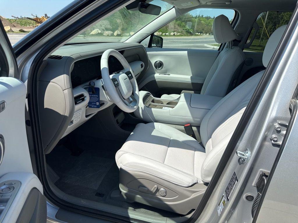 New 2026 Silver Hyundai SEL Premium AWD image 4