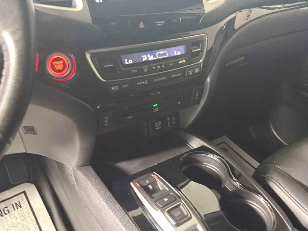 Used 2018 White Honda Touring image 24