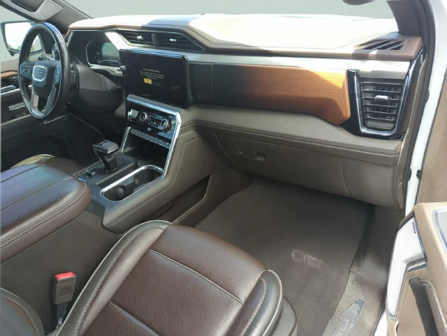 Used 2023 White GMC Denali image 22