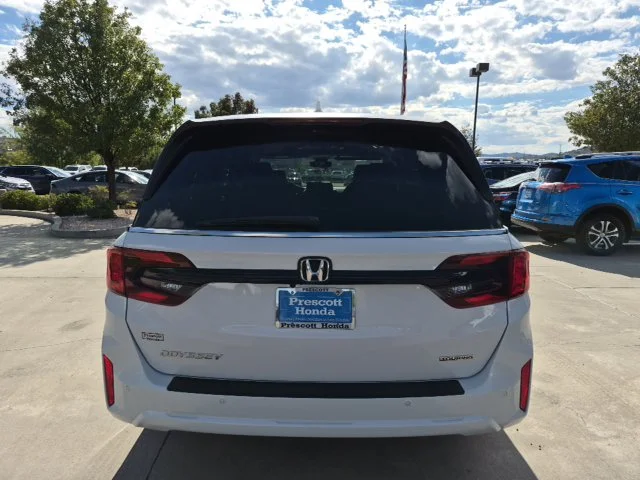 New 2027 Platinum White Pearl Honda Touring image 10