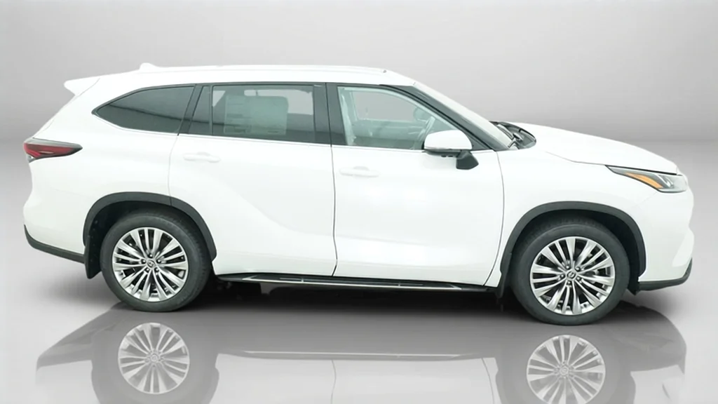 New 2026 Wind Chill Pearl Toyota Platinum image 7