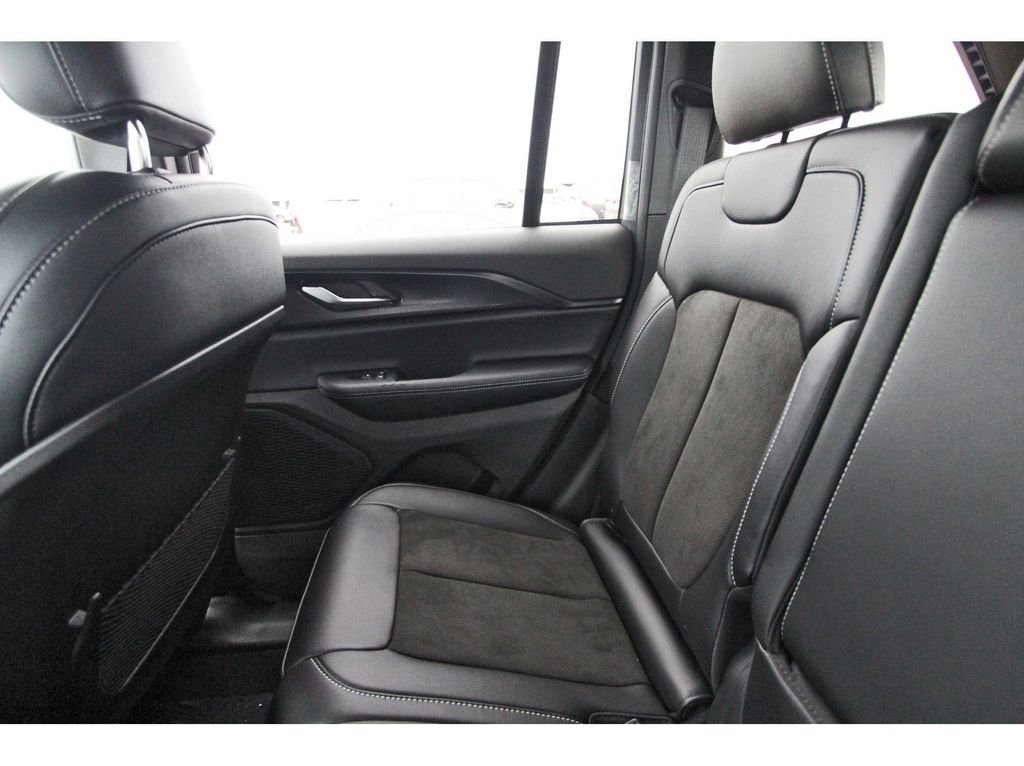 New 2025 Bright White Clear-Coat Exterior Paint Jeep Altitude X image 12