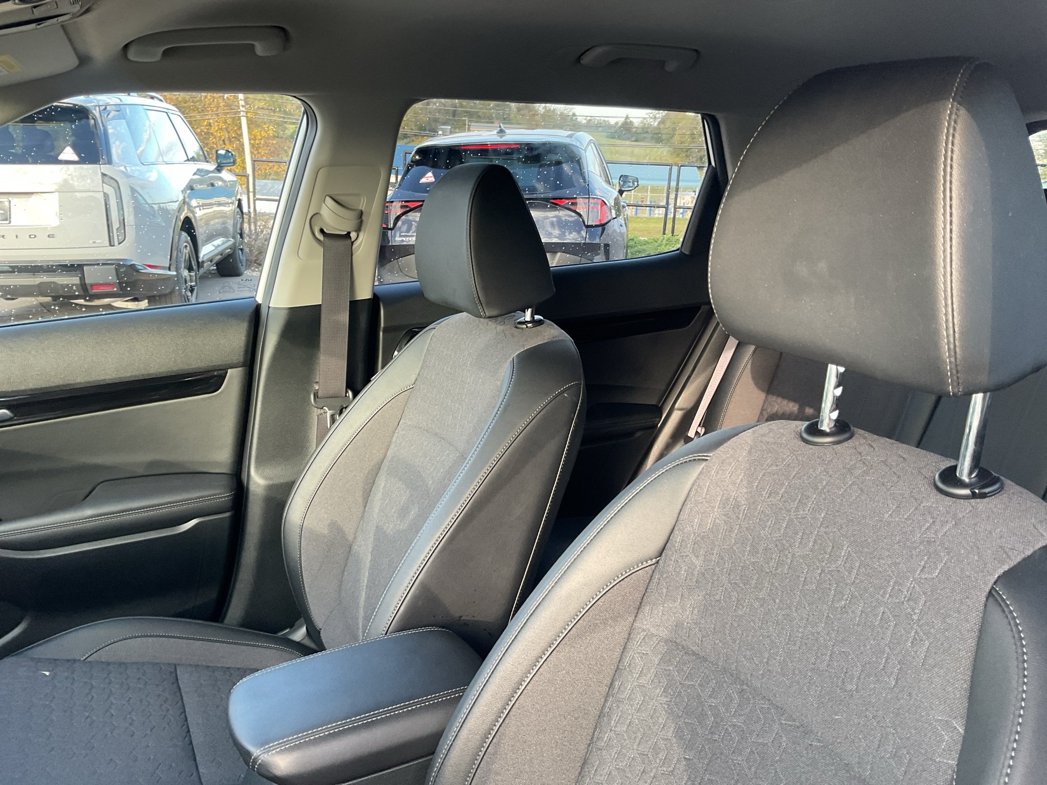 Used 2025 Snow White Pearl Kia S image 20