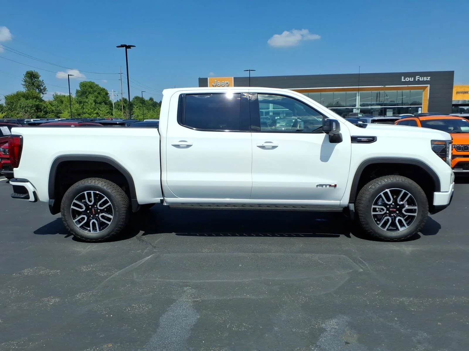 Used 2026 Summit White GMC AT4 image 28