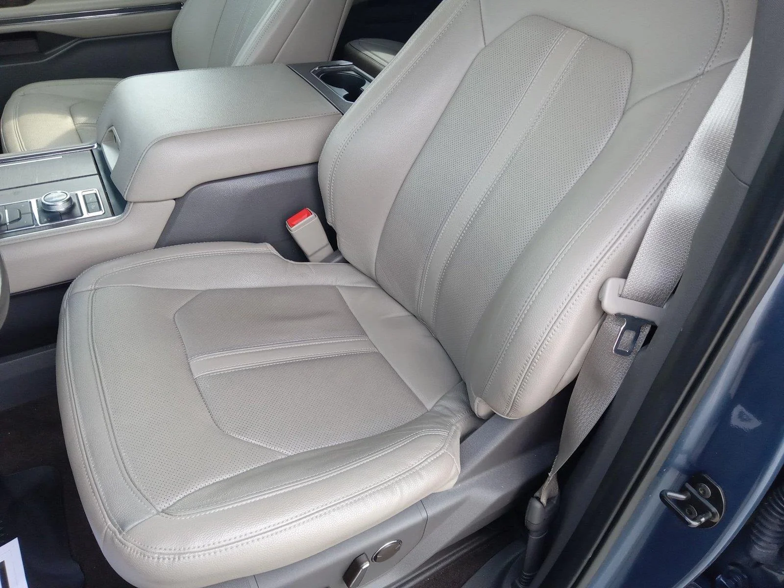 Used 2020 Blue Ford Limited image 10