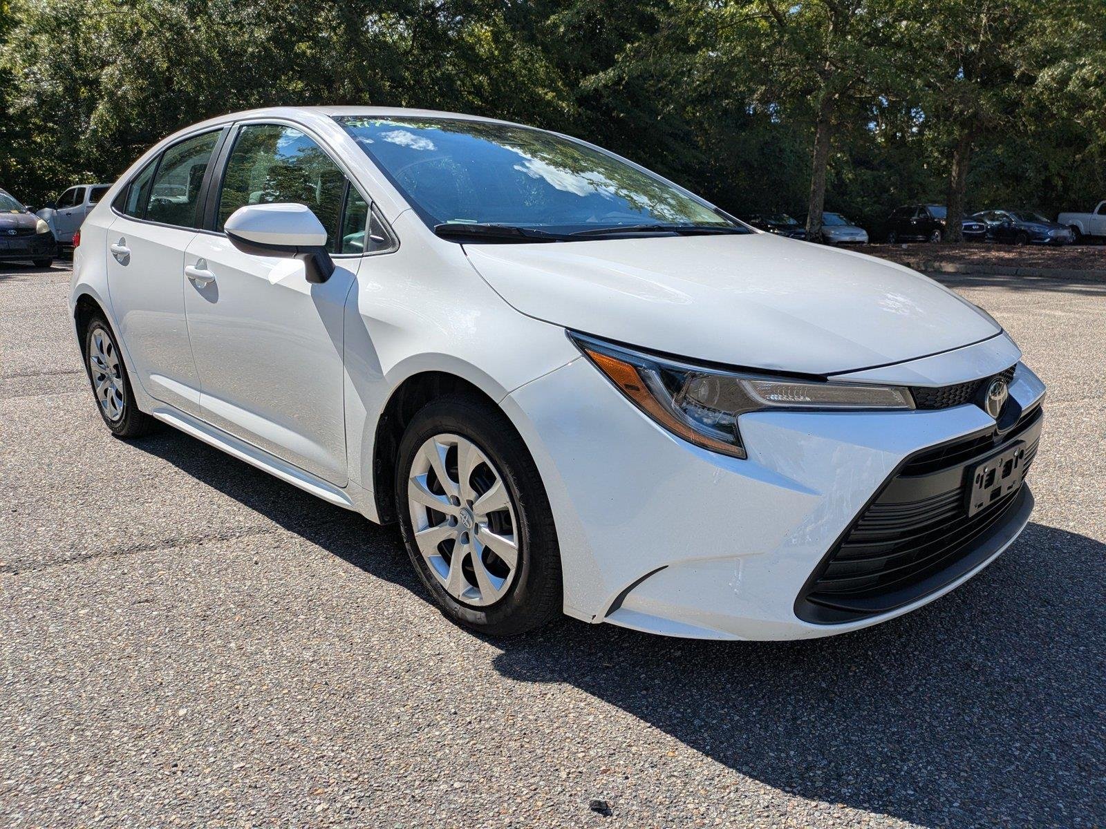 Used 2025  Toyota LE image 2