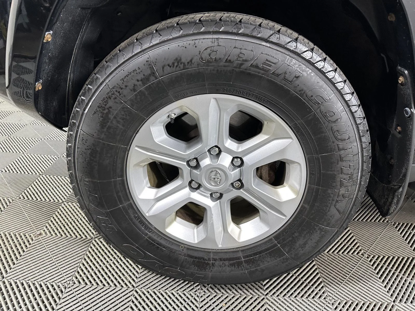 Used 2018 Midnight Black Metallic Toyota SR5 Premium image 16
