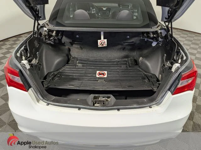 Used 2012 White Chrysler Touring image 8